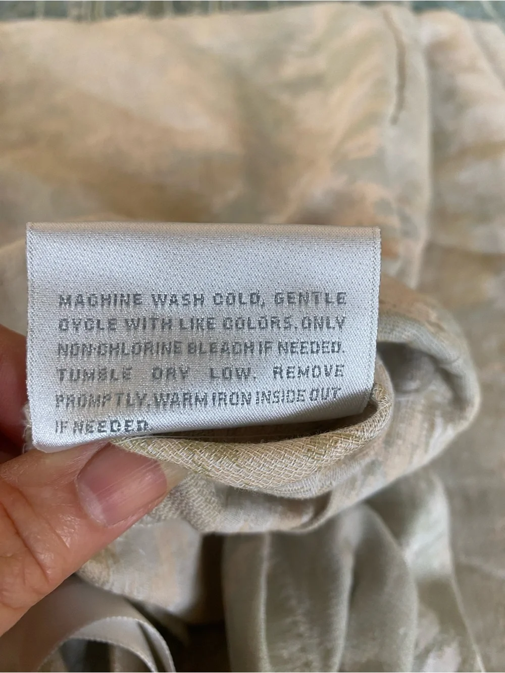 Frontgate King Duvet Jaquard in a silvery white , light peach , pale green